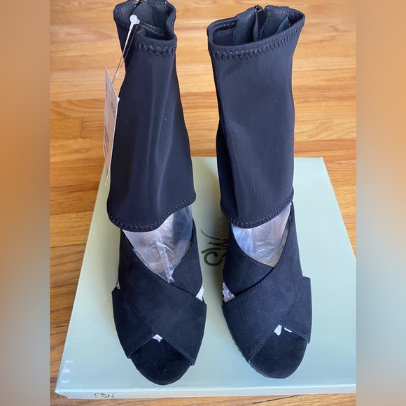 New H&M Black Faux Suede Platform Wedges 7 - Picture 3 of 6